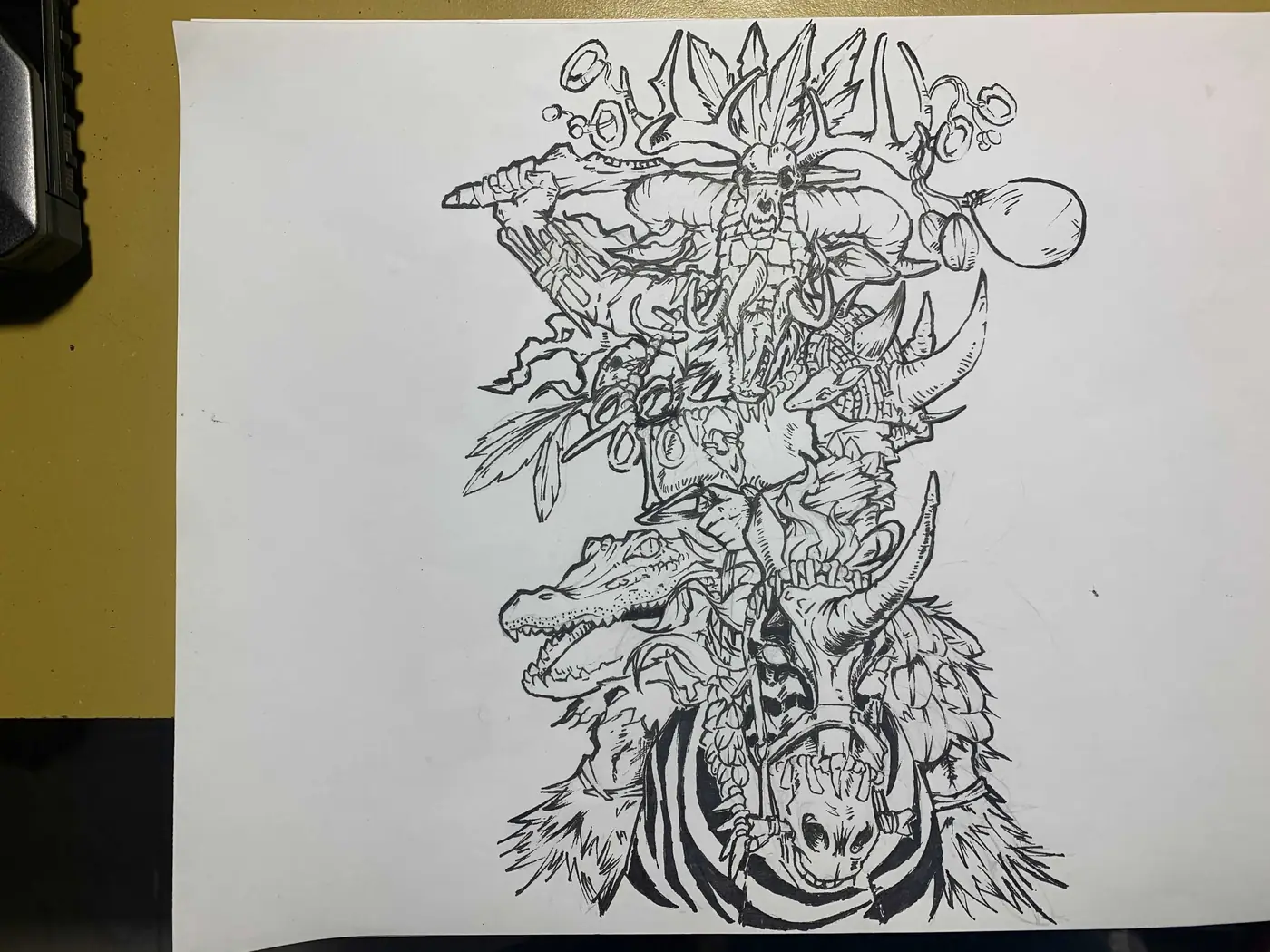 Dibujo a tinta del cachacero con astas, cráneos y un caimán, sobre papel